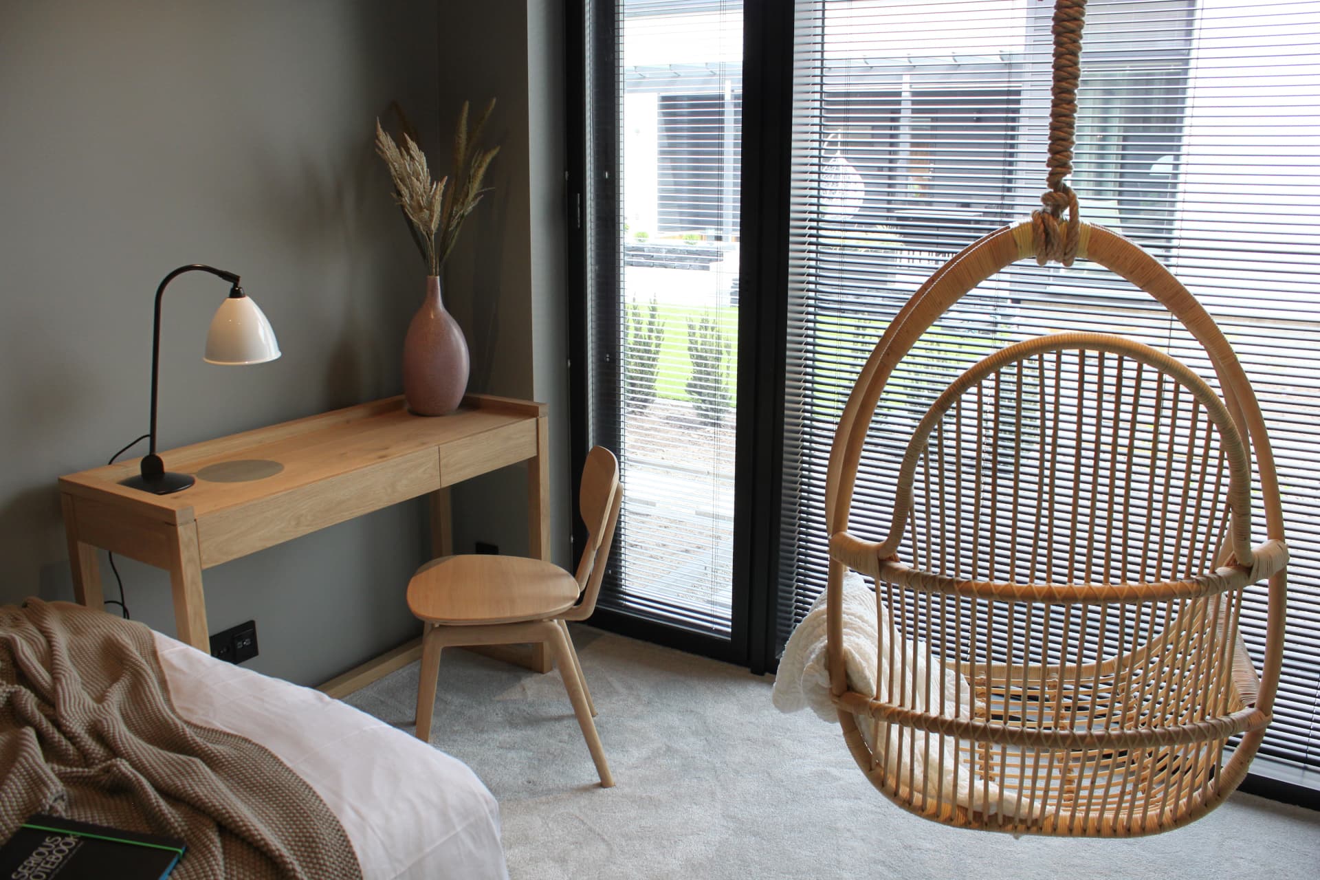 <p data-block-key="bwrw7">Riipputuoli on rottinkikalusteiden klassikko, joka ihastutti myös Lohjan asuntomessuilla.</p>