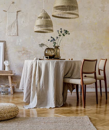 <p data-block-key="5uzay">Hiottu vanha parketti voidaan käsitellä vaaleammakasi tai lakata kirkkaalla lakalla uudelleen.</p>