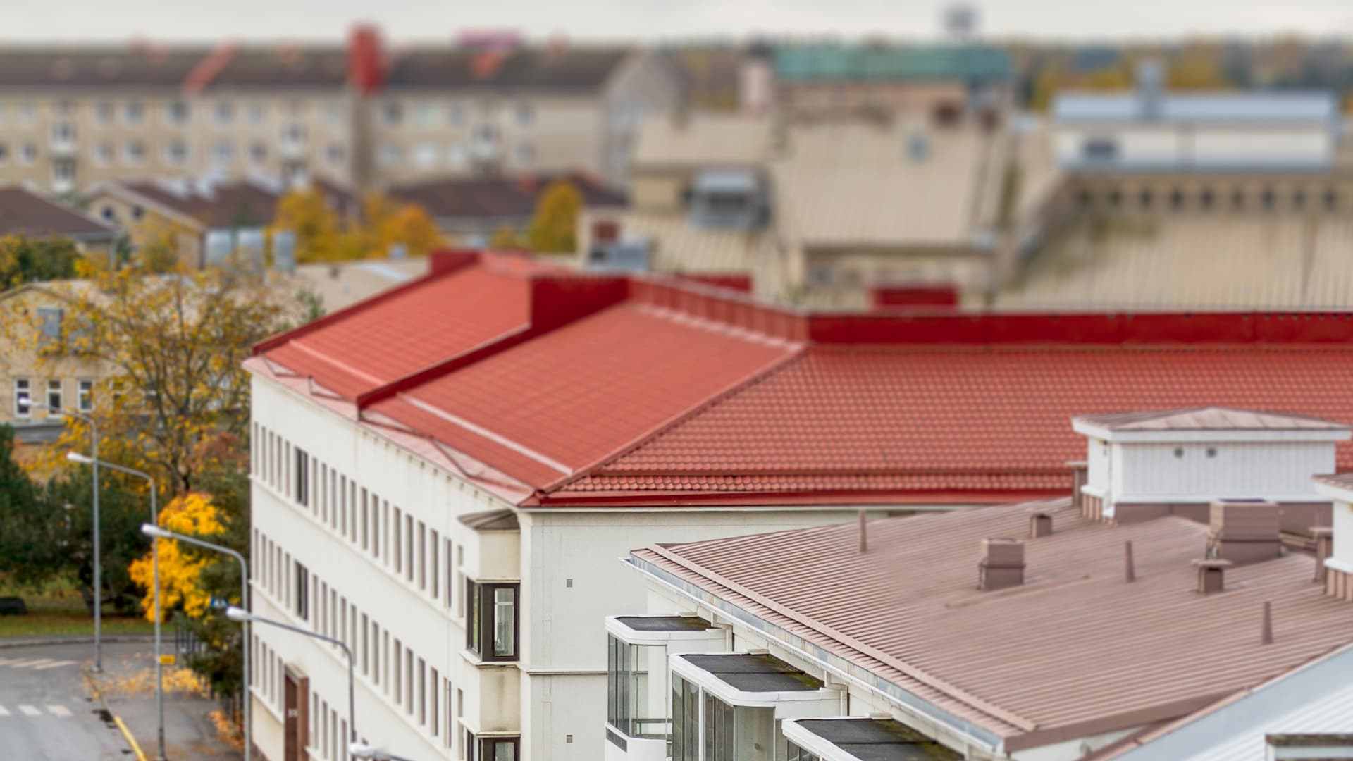 Ekologista säästöä kauko­lämpötalon lämmitykseen - tutustu hybridi­ratkaisuihin