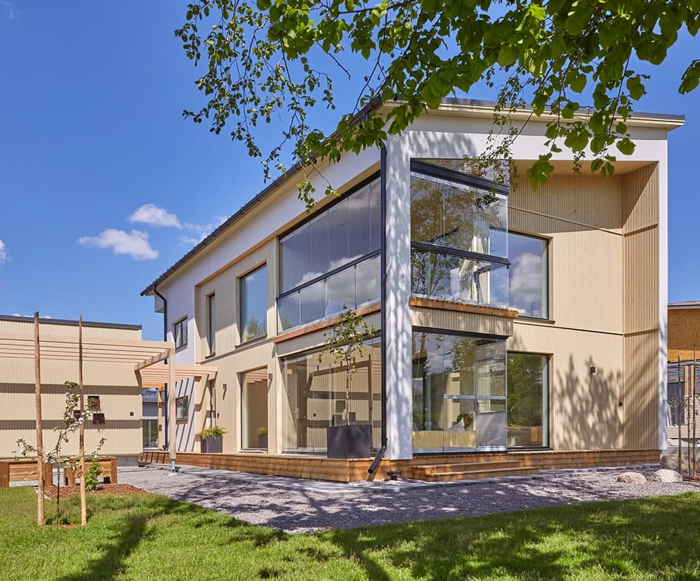 <p data-block-key="n9g00">Veistos 163/195: 6H, K, RUOK, ARKIET, 2WC, KH, KHH, PE, S Moderni Veistos-koti huokuu lämpimiä sävyjä, yksityiskohtia ja romantiikasta ammentavia vivahteita. Talomallissa on vakiona puuverhous.</p>