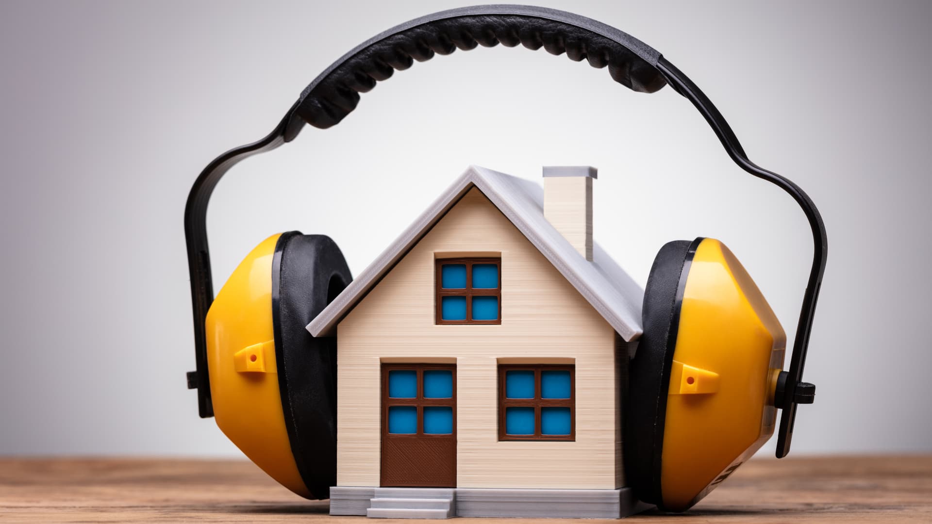 Asuintilojen melutasoa voi parantaa jälkikäteen, julkisivuremontti ratkaisevassa roolissa