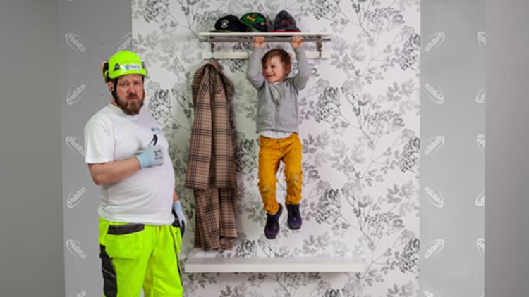 <p data-block-key="3hryr">Kestävä levy kantaa jopa 40 kilon ripustuspainon yhden tavallisen ruuvin varassa ilman proppuja, erikoiskiinnikkeitä tai levyn taakse asennettavaa tukea.</p>