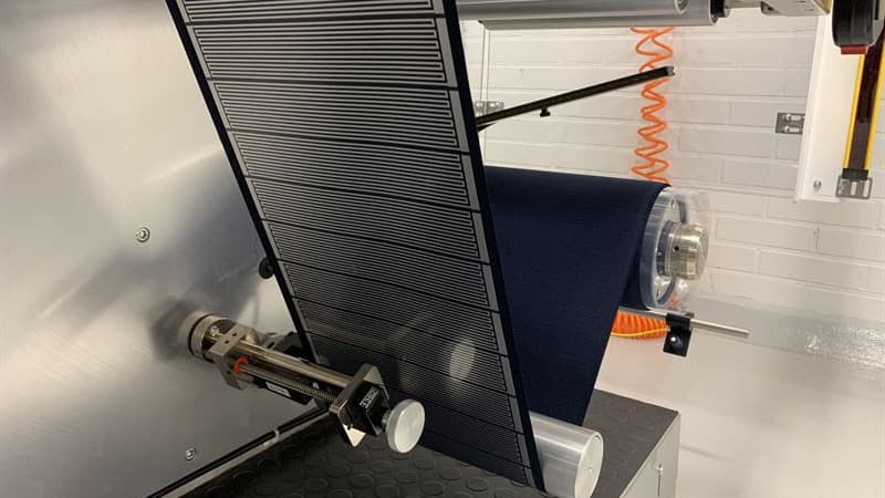 Uusi superohut lämmitin soveltuu lattiaan ja seiniin