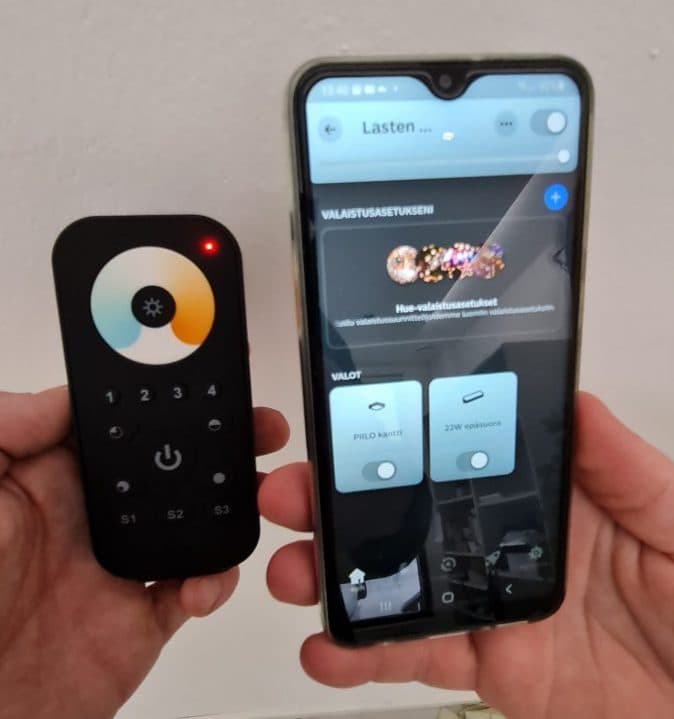 Värilämpötilan säätöön sopivalla kaukosäätimellä sekä mobiililla saadaan säädettyä valaistuksen valkoisen valon värilämpötilaa ja himmennystä.