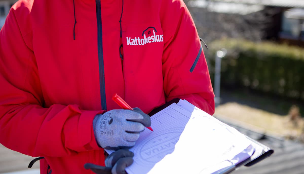 Kevät on paras aika tarkistaa tiili- tai peltikaton kunto, ota tsekkilista talteen