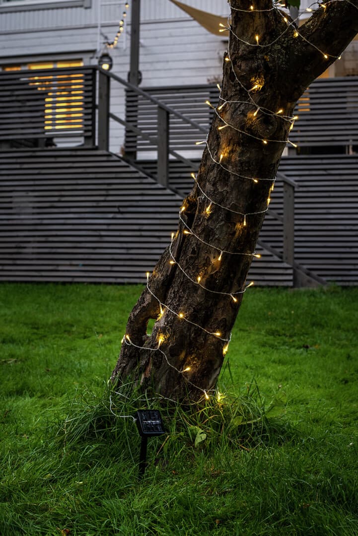 <p data-block-key="rrtgq">Kilau-valosarjassa on sata lediä. Näppärän solar-valosarjan voi kieputtaa puiden tai pensaiden ympärille tai sillä voi koristella vaikkapa mökkiterassin kaiteen.</p>