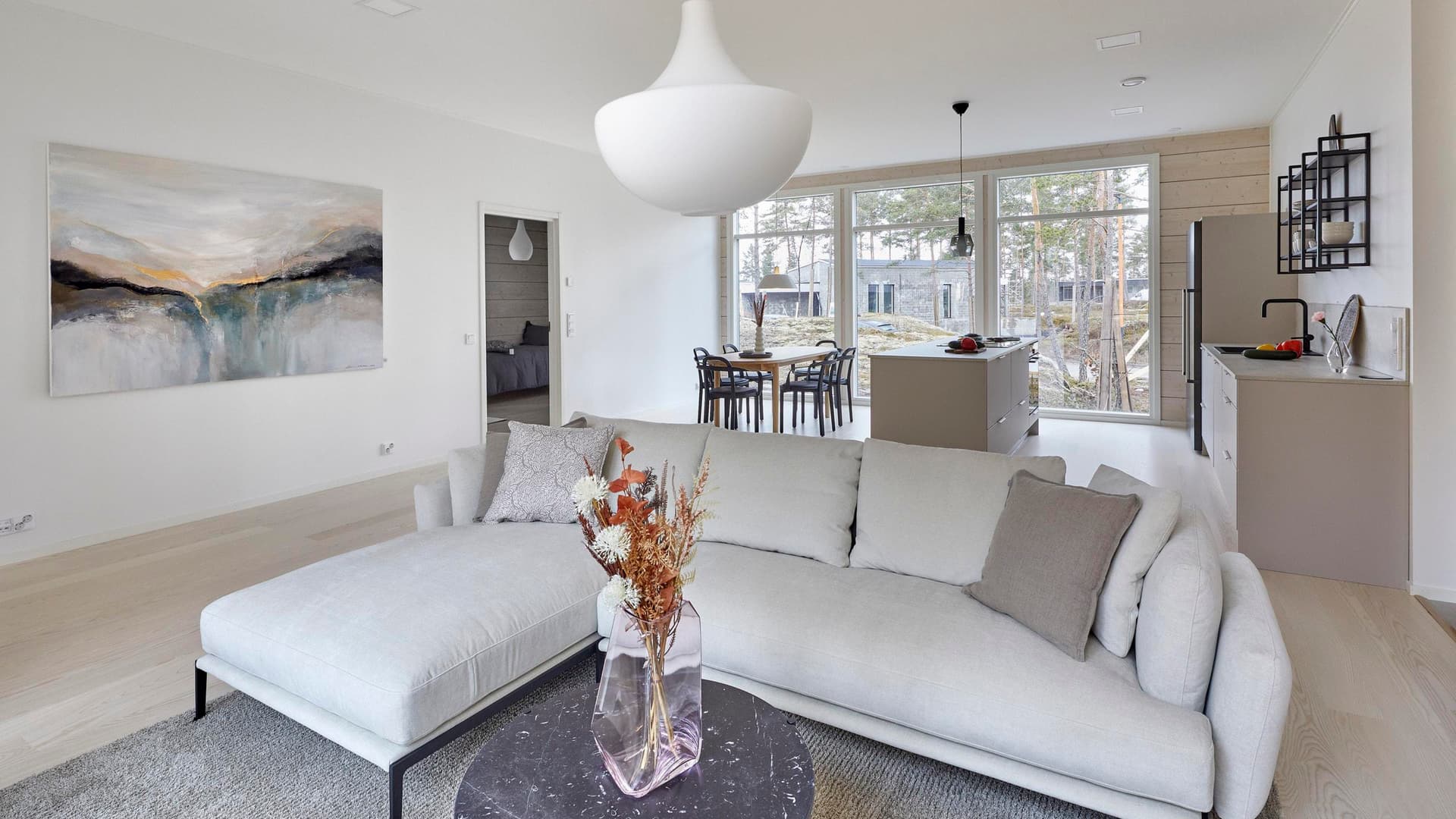 <p data-block-key="4uit0">Ajatuksella suunniteltu pohjaratkaisu tarjoaa arjen luksusta helposti muunneltavissa neliöissä.</p>