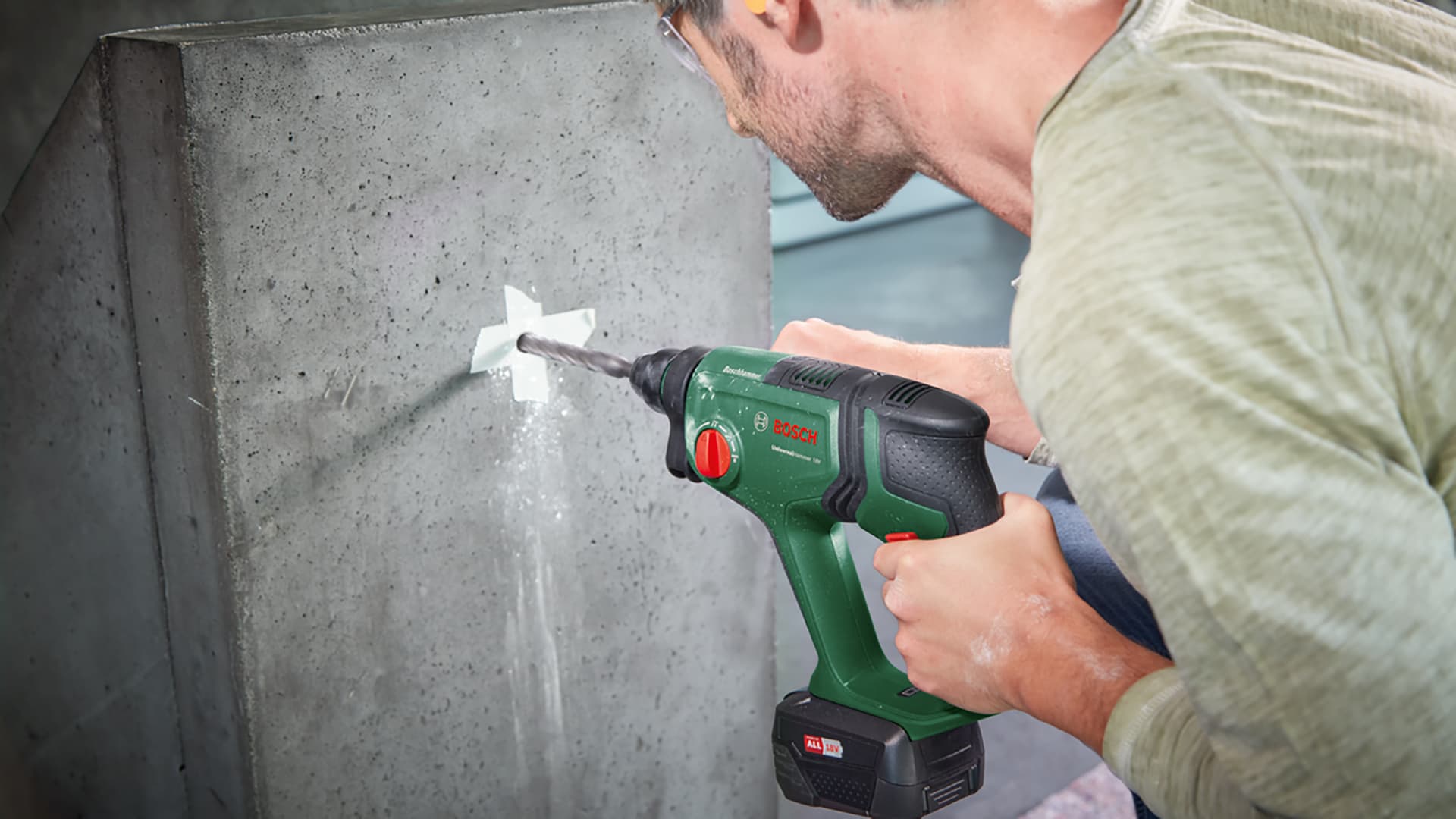 <p data-block-key="cilku"><a rel="sponsored noopener noreferrer" href="https://www.bosch-diy.com/fi/fi/p/universalhammer-18v-06039d6000" target="_blank" style="color: #1A73E8;">Boschin UniversalHammer 18V -akkuporavasara</a> soveltuu esimerkiksi betonin poraamiseen ja iskuporaamiseen.</p>