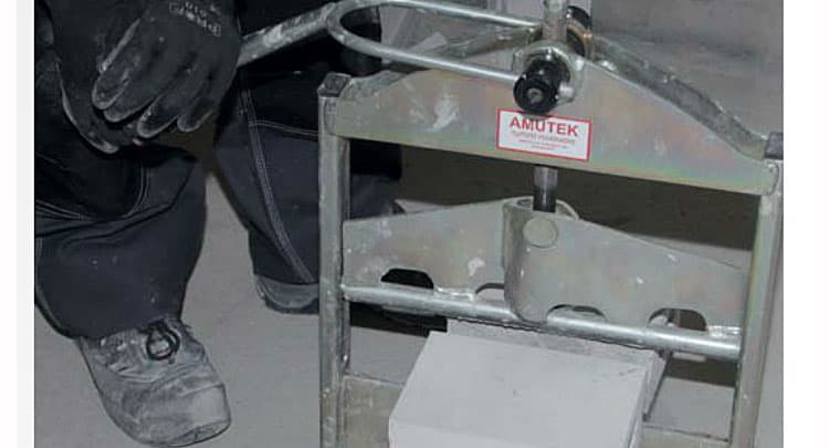 <p data-block-key="pawy4">Harkkojen katkaisu onnistuu tiilileikkurilla tai -sirkkelillä.</p>