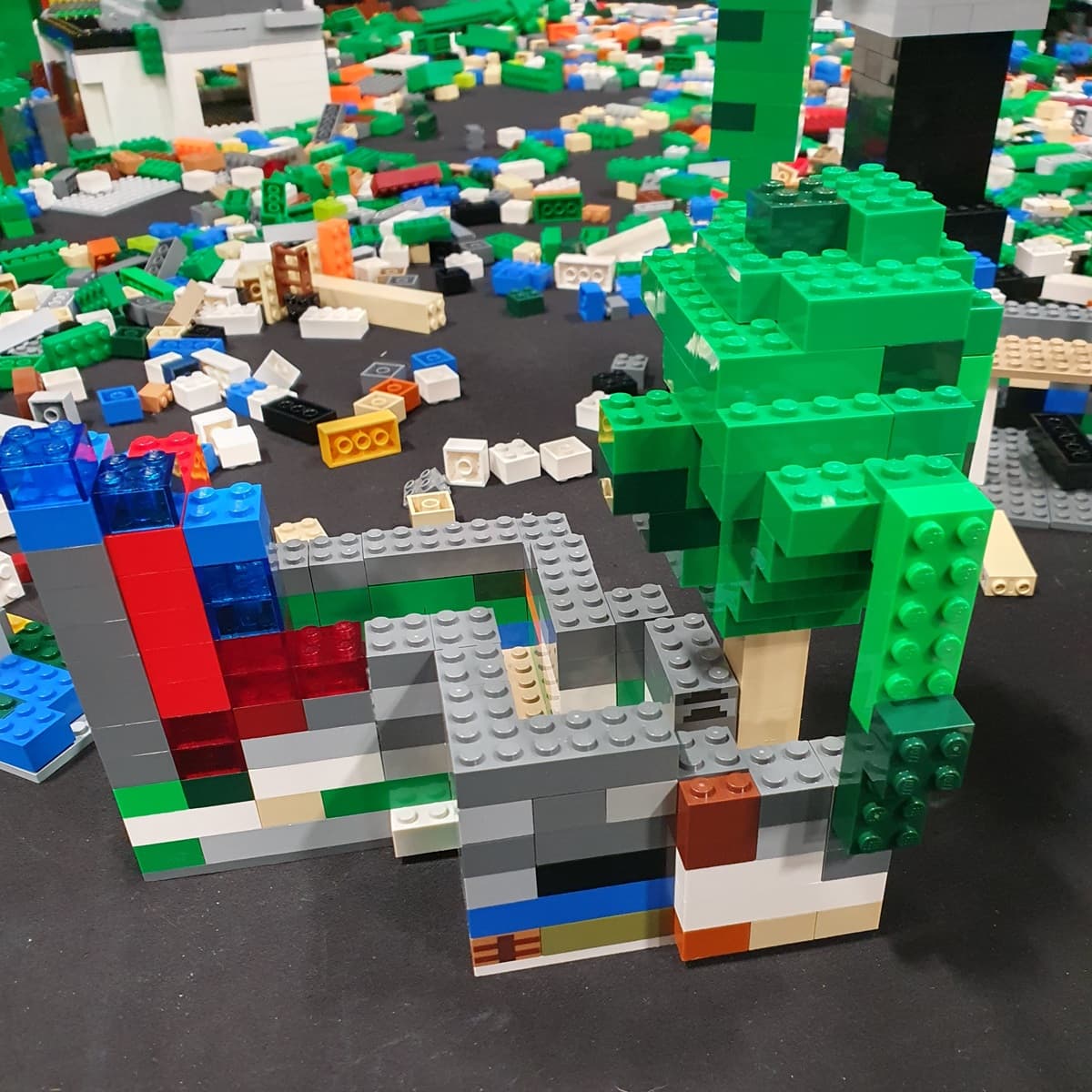 <p data-block-key="0sjru">PiiPoon LEGO-alueella ideat kasvavat rakennelmiksi – työpaja innostaa kaikenikäiset mukaan luovaan rakenteluun.</p>