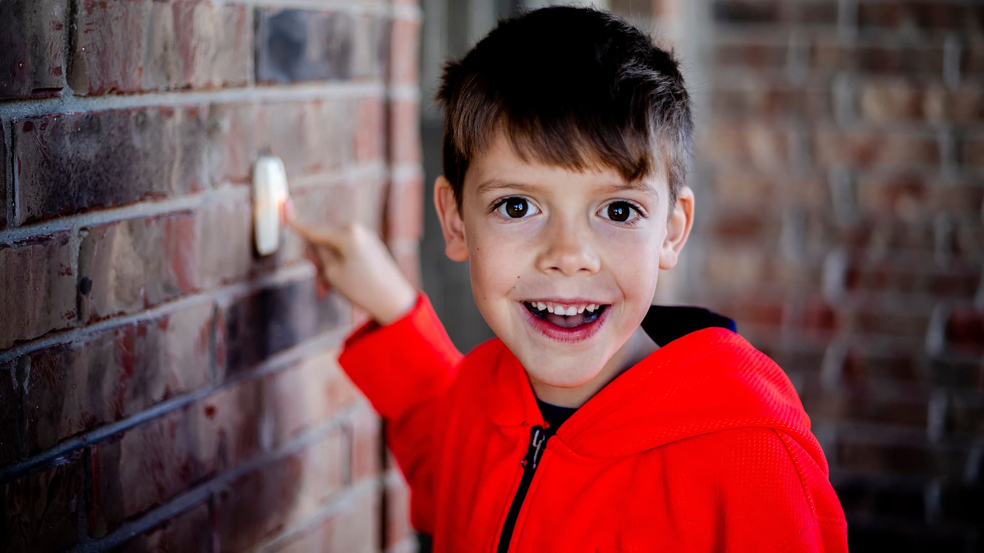 Ovipuhelin näyttää sisään pyrkivän