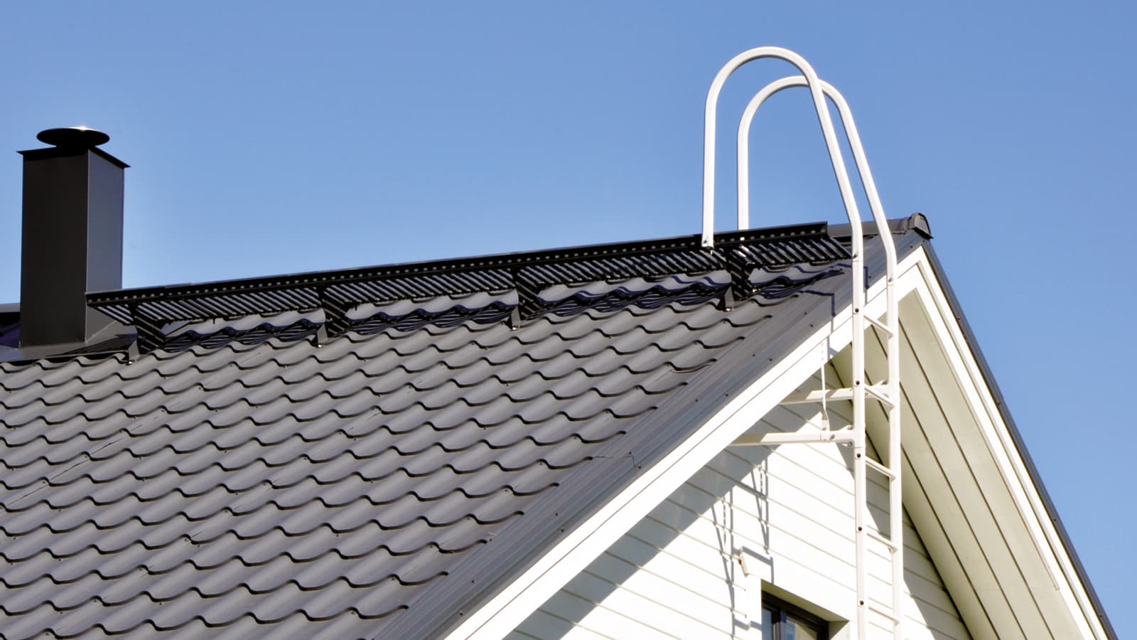 Kattoturvatuotteiden toimivuus, kunnossapito ja huolto on kiinteistönomistajan vastuulla