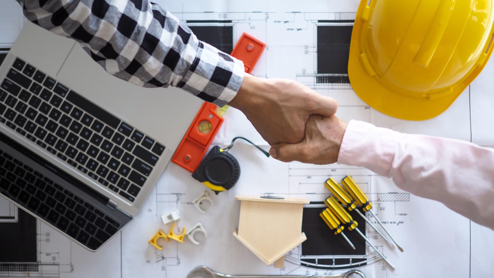 Asiantuntijan vinkit: Näin löydät luotet­tavan ammatti­laisen remontti­projektiin