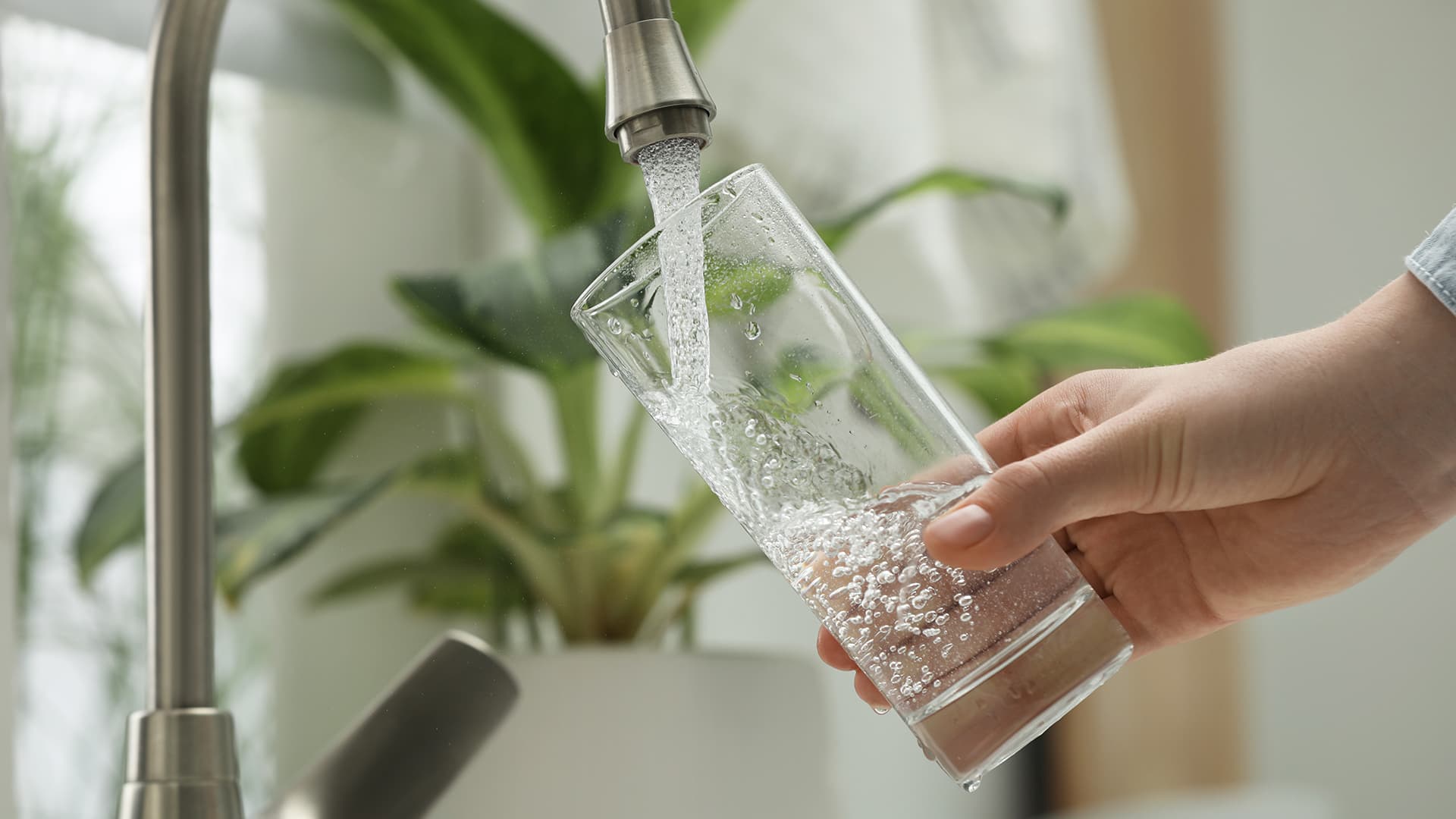 Juomakelpoista vettä mökille järvestä tai merestä