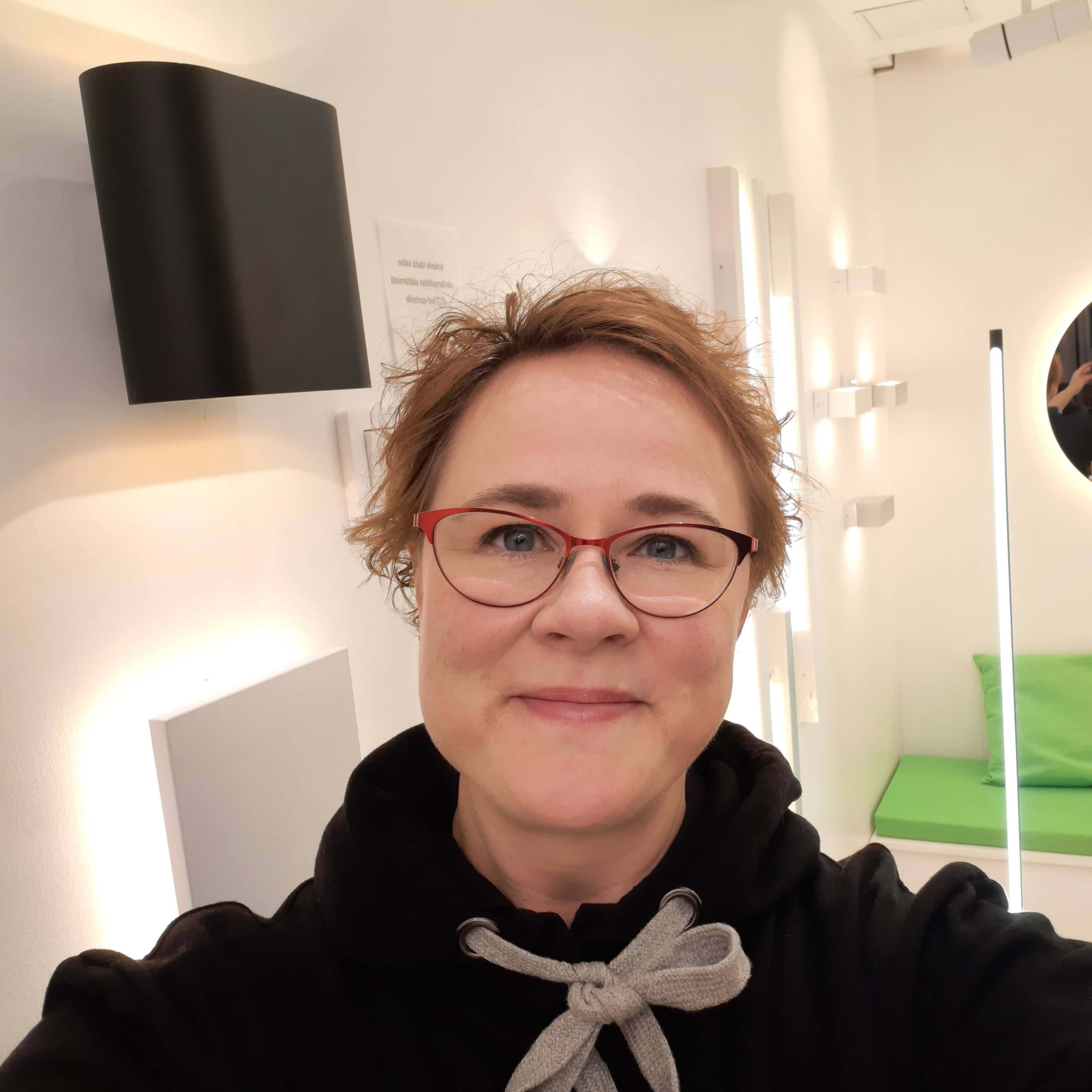 <p data-block-key="r5jsa">Sanna Salmela, LedStore</p>