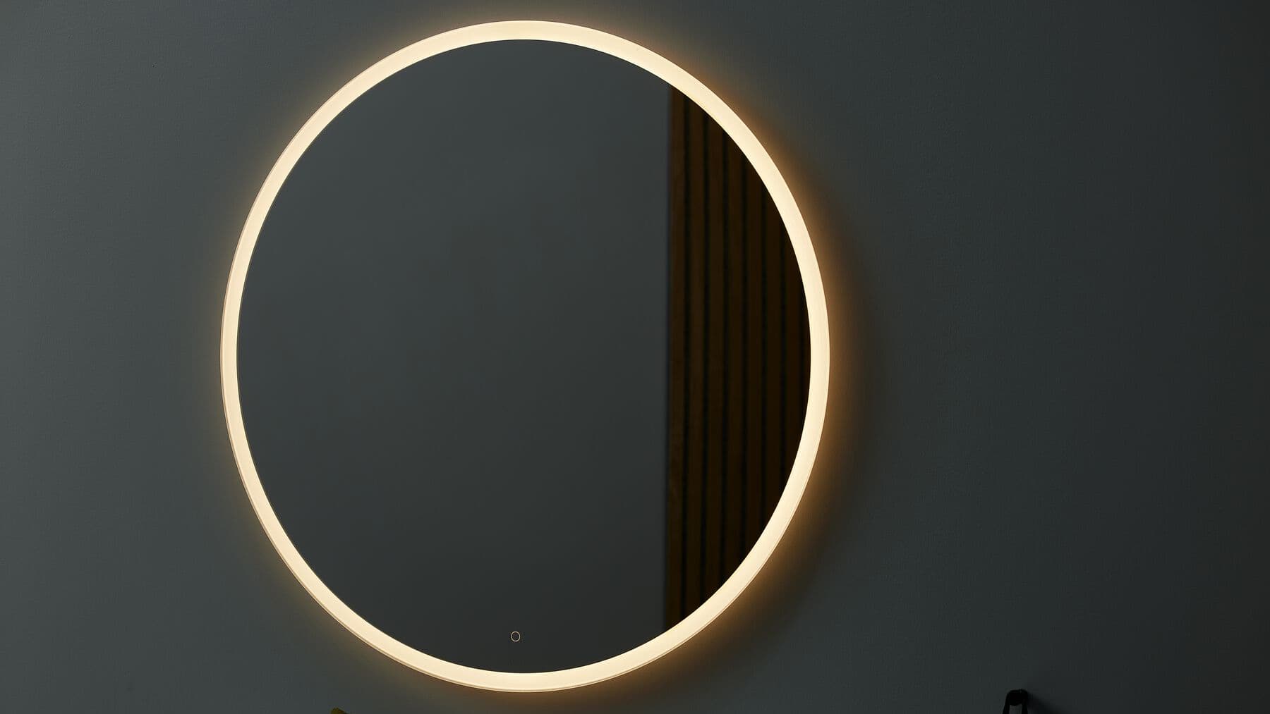 Uutta ilmettä kylpy­huoneeseen valais­tulla peilillä - tutustu uusiin ominaisuuksiin