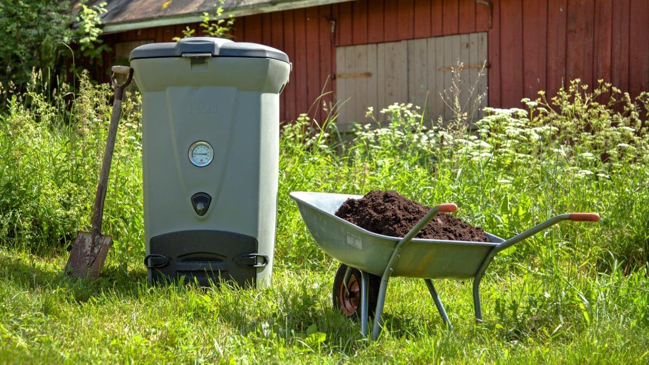 Talousjätteet kompostoituvat tehokkaasti pikakompostorissa