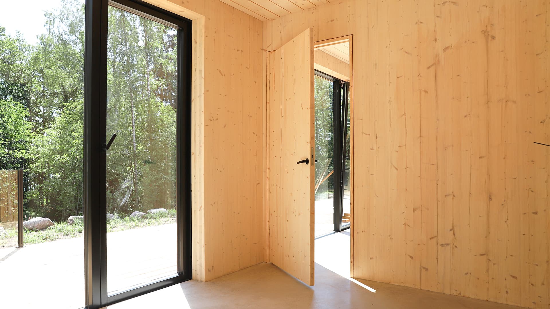 Uusi materiaali on otettu käyttöön väli­ovissa - tervetuloa tulevaisuuteen