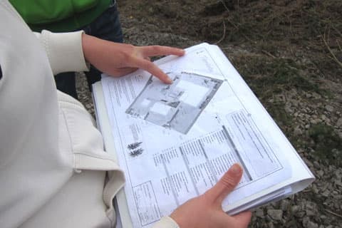 <p data-block-key="z155n">Rakennuslupaa odottaessa rakennuttajaperhe on teettänyt mm. pihasuunnitelman, joka on enää pieniä viilauksia vaille valmis.</p>