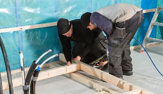 <p data-block-key="6y7aa">Runkopuut kiinnitetään yläjuoksuun.</p>