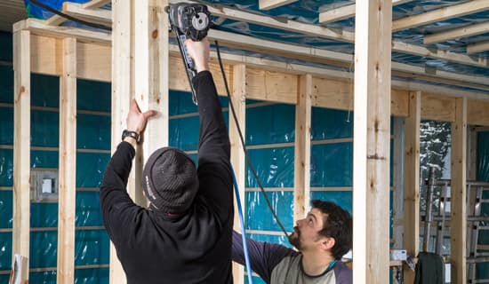 <p data-block-key="6y7aa">Välioven karmin runkoa tehdään tässä.</p>