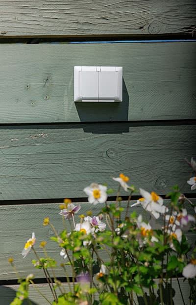 ABB:n SAGA-pistorasia IP44 ulos