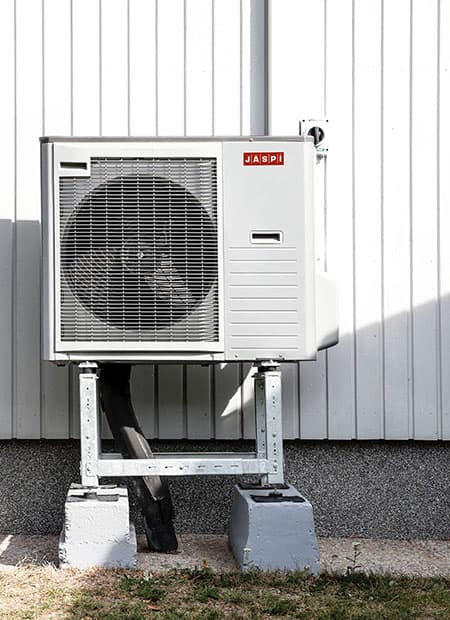 <p data-block-key="wuntc">Ilmavesilämpöpumppujärjestelmän ulkoyksikkö Split 8kW.</p>