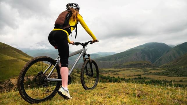 Moni laiminlyö rengaspaineiden tarkastamisen - näin täytät renkaasi oikein