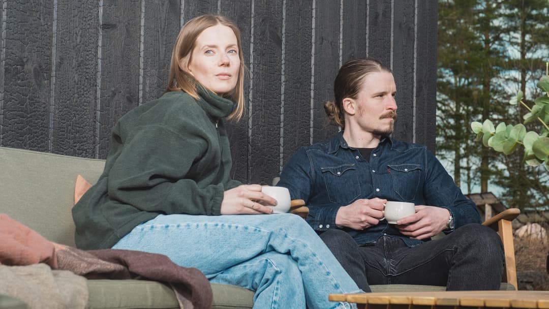 Hiilletty puu piharakentamisen ytimenä