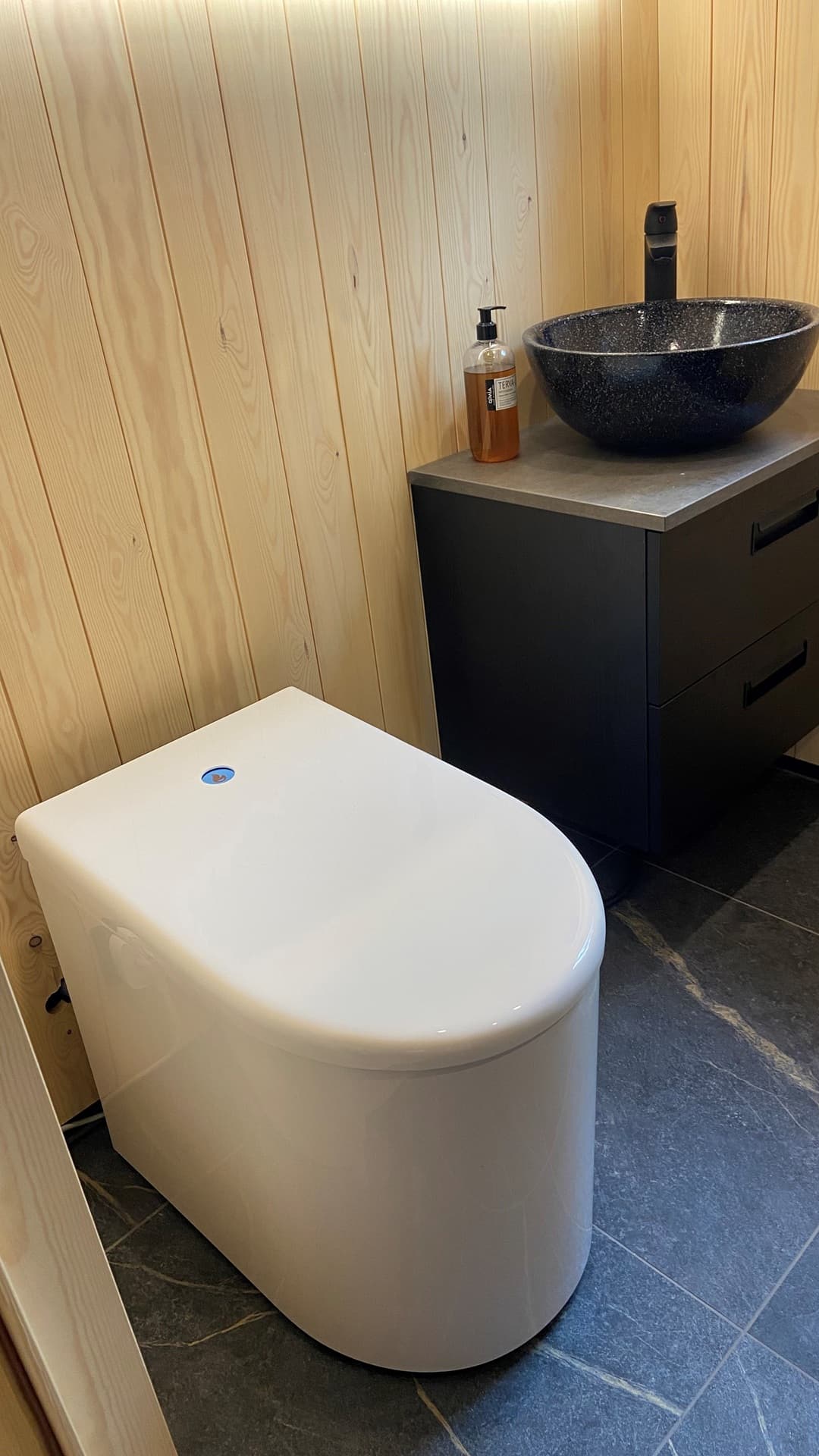 <p data-block-key="25viv">Pussiton ja hajuton: Hiilet® Luxury tuo mukavuutta vapaa-ajan asumiseen.</p>