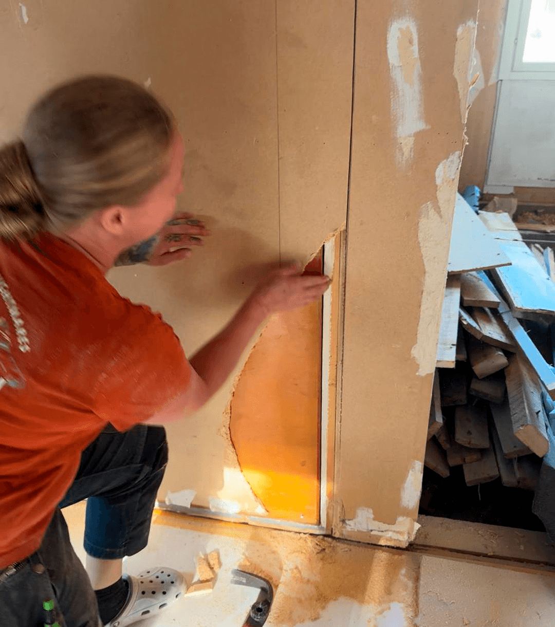 <p data-block-key="qu8b1">Joskus sitä tekee uskomattomia löytöjä vanhoista taloista. (Kuva David Myers)</p>