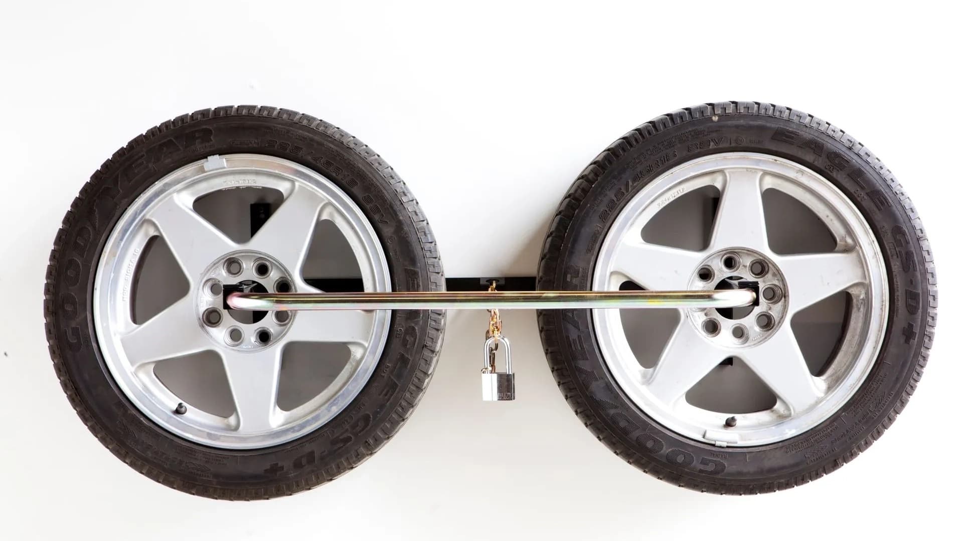 <p data-block-key="4py4k">Ovellan säilytysratkaisut pitävät renkaat hyvässä kunnossa kaudesta toiseen ja tekevät varastosta viimeistellyn näköisen.</p>