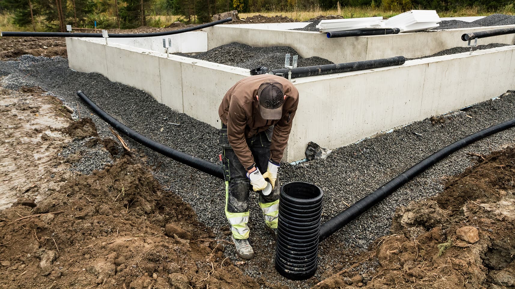 Näin asennat salaojat oikein.