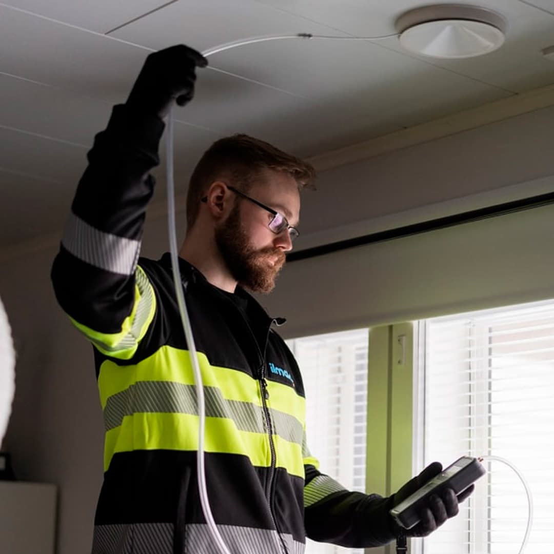 <p data-block-key="79tnw">Ilmanvaihdon kartoitukseen on hyvä varata aikaa noin 2 tuntia. Kartoituskäyntimme on sinulle täysin riskitön. (Kuva Ilmakas).</p>