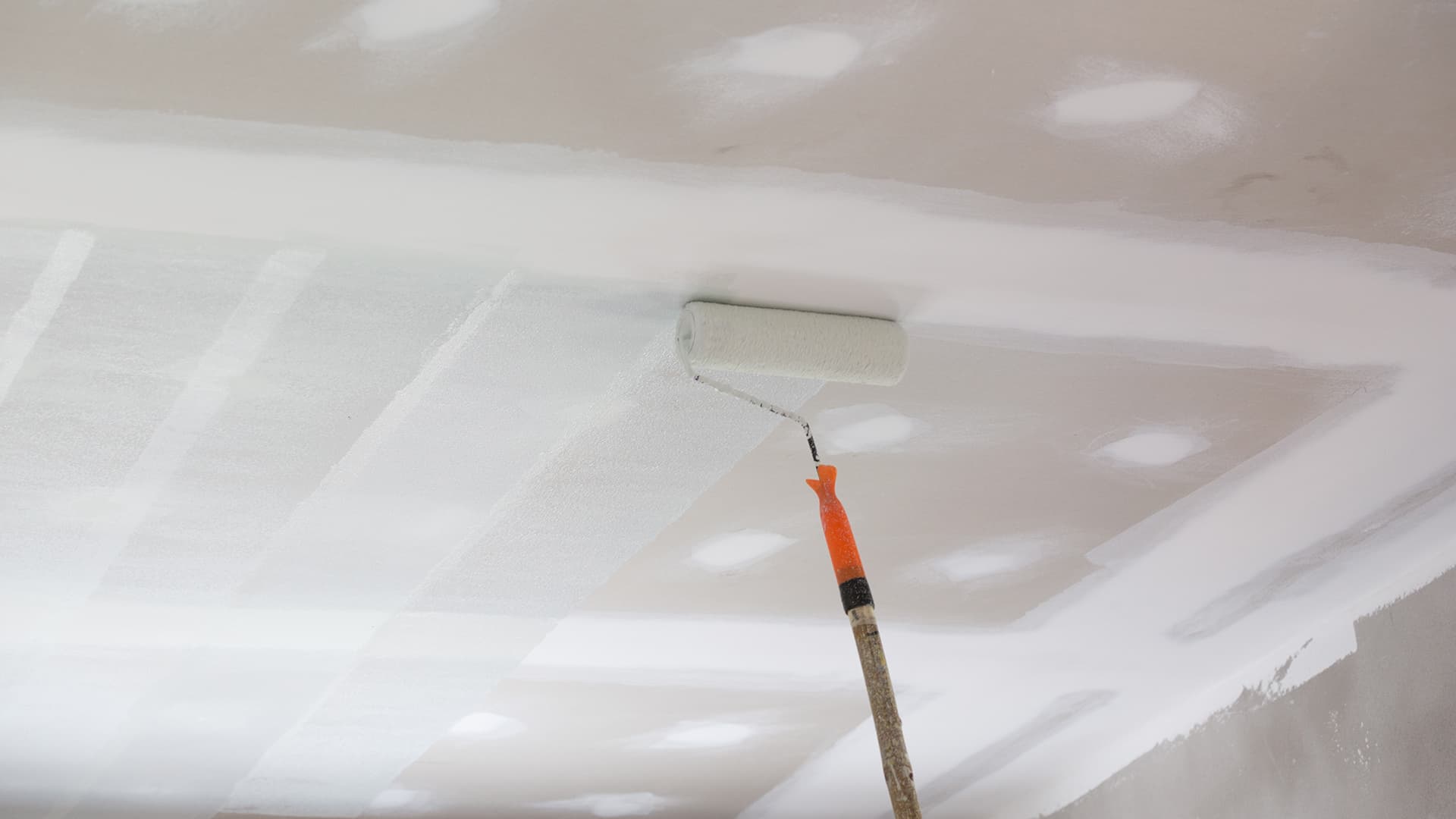 Onnistu sisäkaton maalauksessa