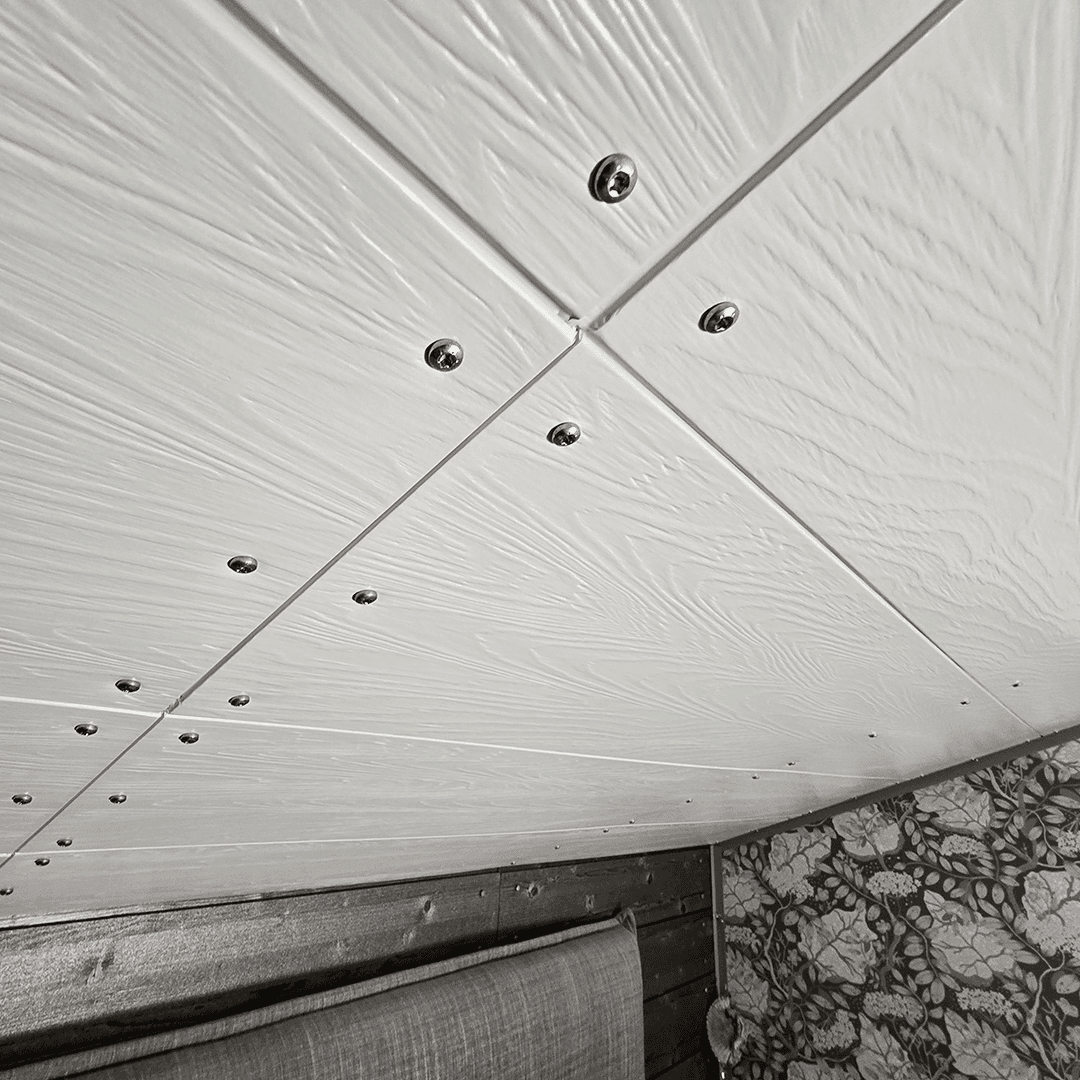 haltex-katossa ruuvit päällipuolella