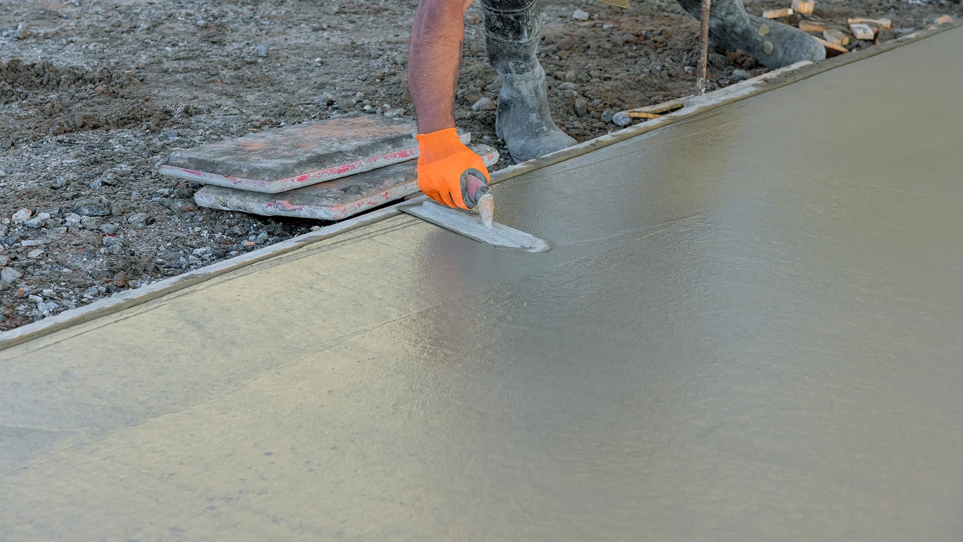 Kuivuuko betoni nopeammin kesällä? Vältä virheet betonilaatan kuivattamisessa