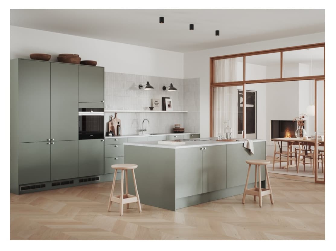 vihreät keittiökaappien ovet muuten vaaleassa keittiössä