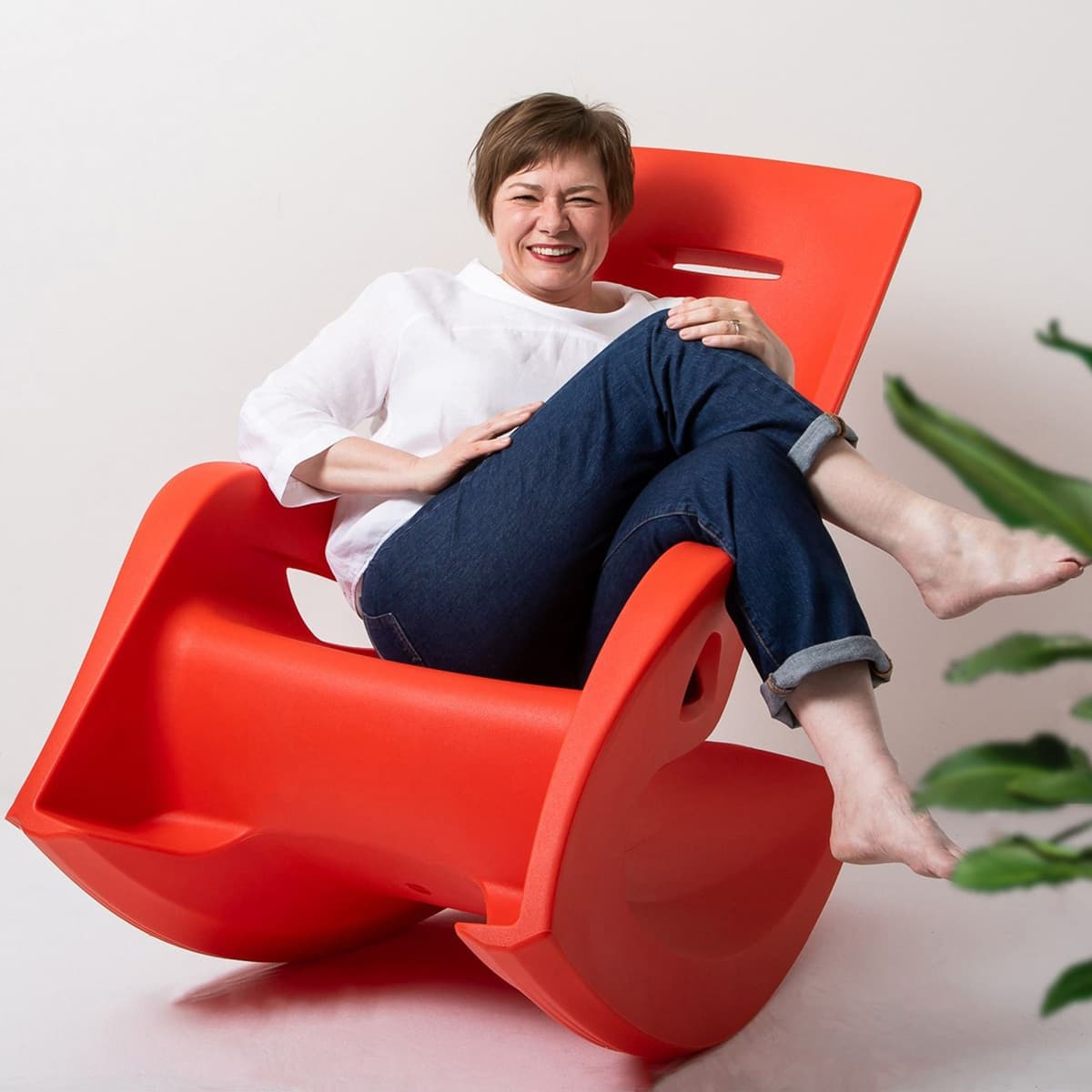 <p data-block-key="mas6l">Ajattomasti muotoiltu ja mukavuuteen viimeistelty Heija tarjoaa rauhallisen heijahetken olipa ympäristö perinteinen tupa tai moderni terassi.</p>