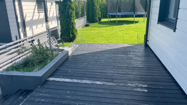 Huonokuntoinen terassi