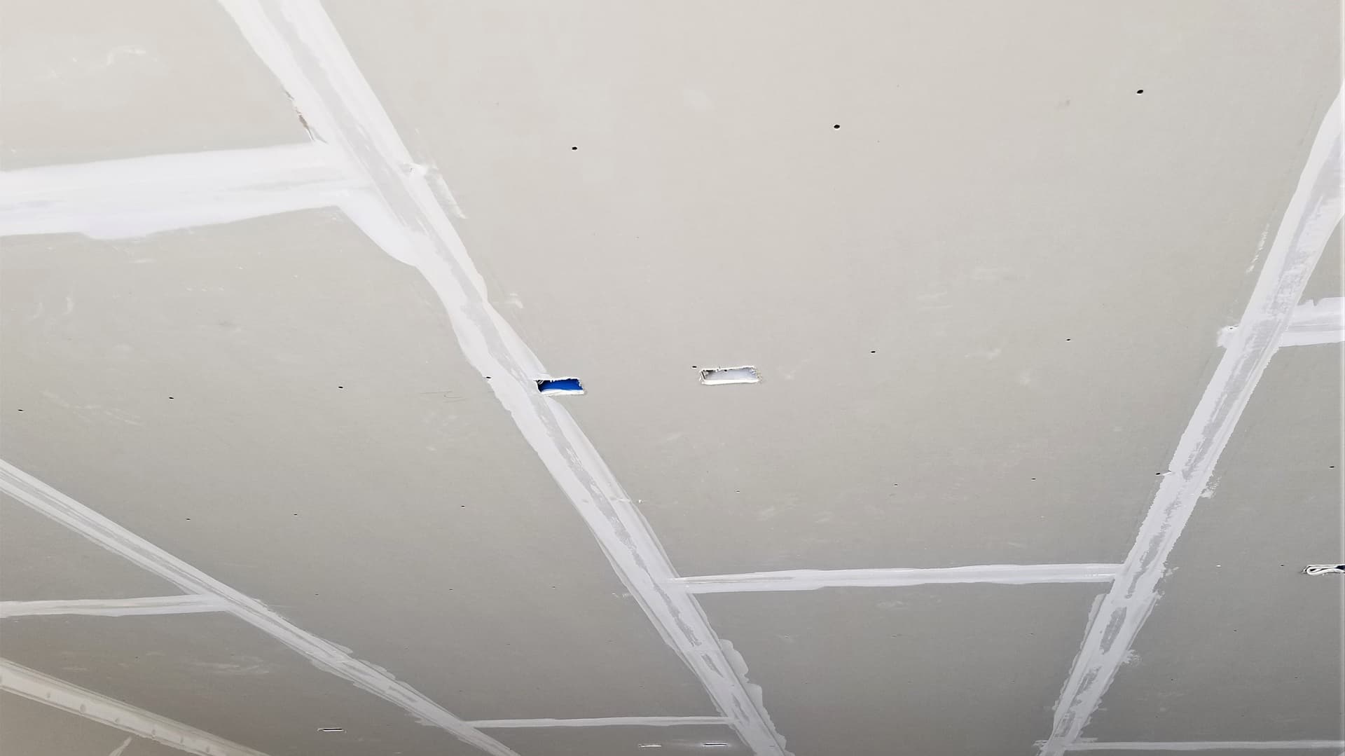 kipsilevyn asentaminen