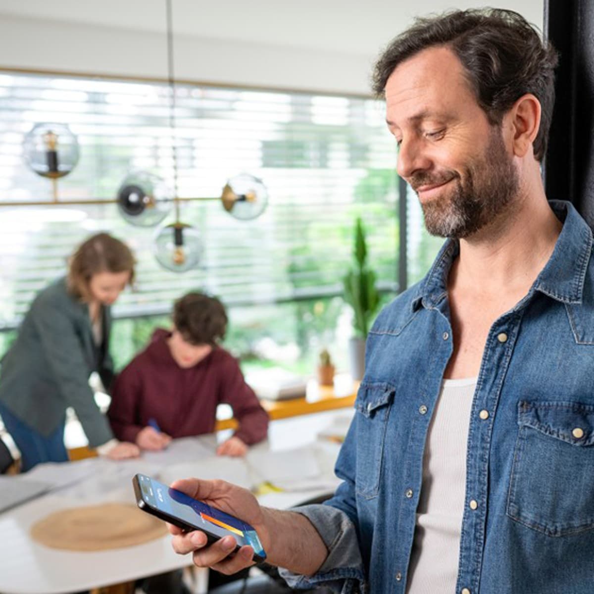 <p data-block-key="1o37z">Boschin lämpöpumpun etäohjaus tuo pörssisähköohjauksen käyttäjän ulottuville. SmartGrid-yhteensopiva järjestelmä hyödyntää automaattisesti seuraavan vuorokauden sähkön hintatiedot, jolloin lämmitys ajoittuu edullisemmille tunneille ilman jatkuvaa seurantaa tai manuaalisia säätöjä.</p>