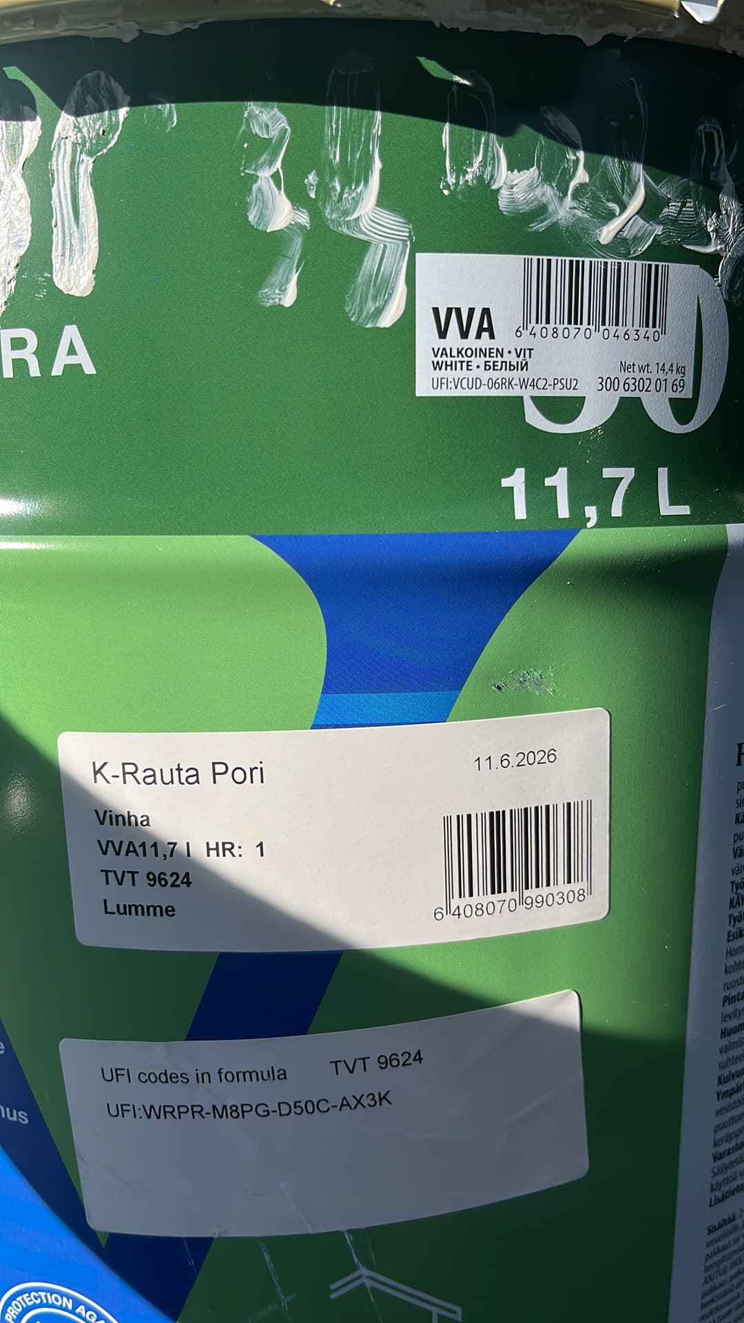 <p data-block-key="wgrxm">Valokuva maalipurkin tuotetiedoista säästää vaivaa myöhemmin. Kun valmistaja, sävykoodi ja muut tiedot ovat tallessa, oikean maalin hankkiminen tai paikkamaalaus onnistuu myös vuosien kuluttua.</p>