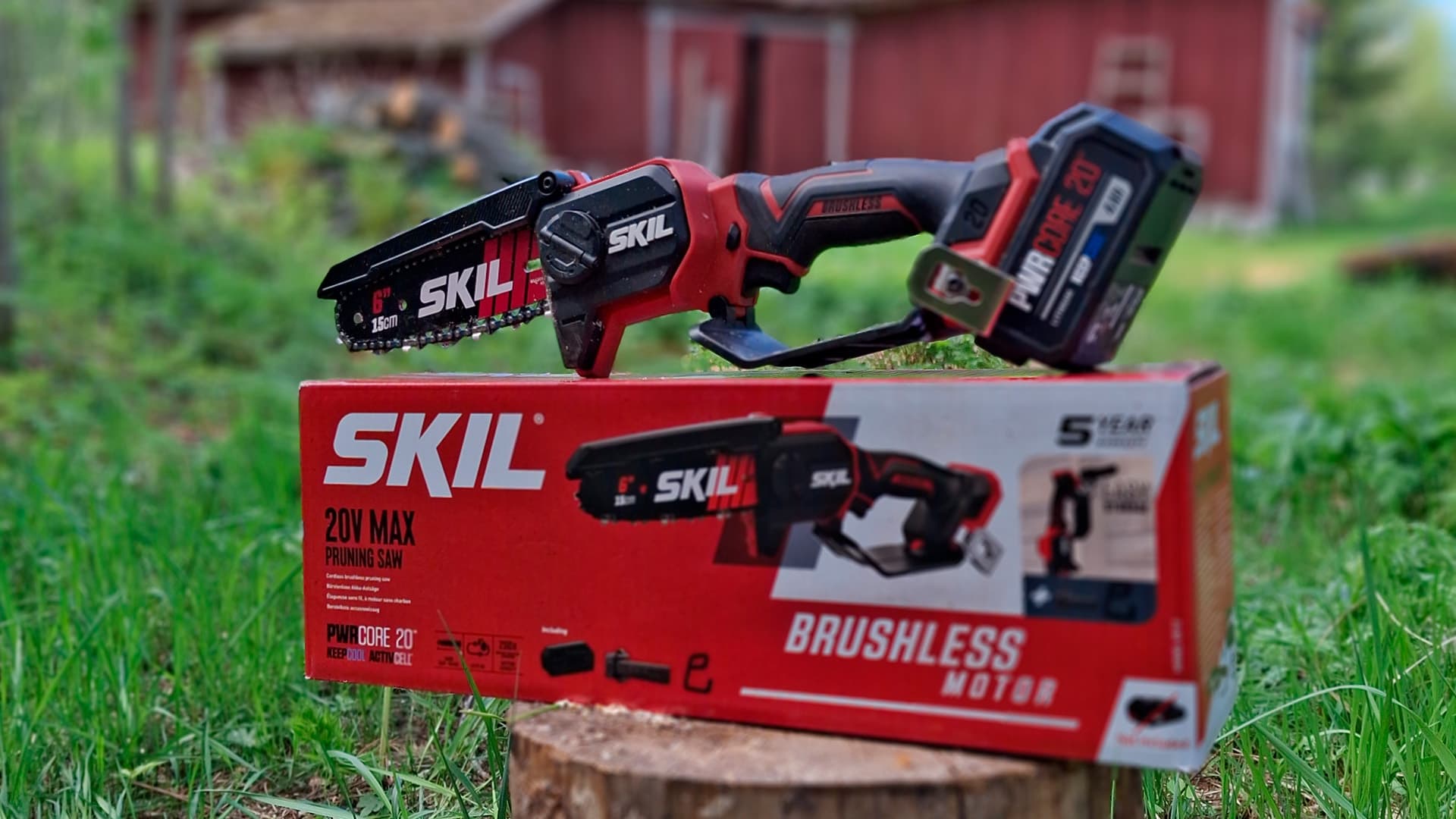 <p data-block-key="8jo8u">SKIL akkuoksasaha 0512 AA. (Kuva Sari Nieminen)</p>