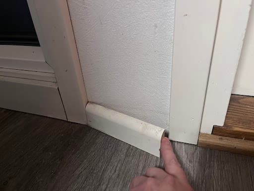 likainen repsottava jalkalista