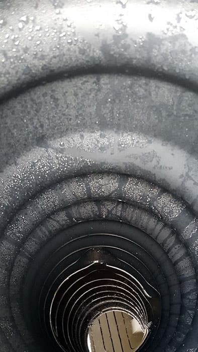 <p data-block-key="h5owr">Salaojakaivossa veden pinnan tulisi olla putkiliittymän alapuolella.</p>