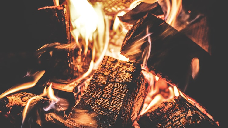 Palavat klapit ja tulenliekkejä