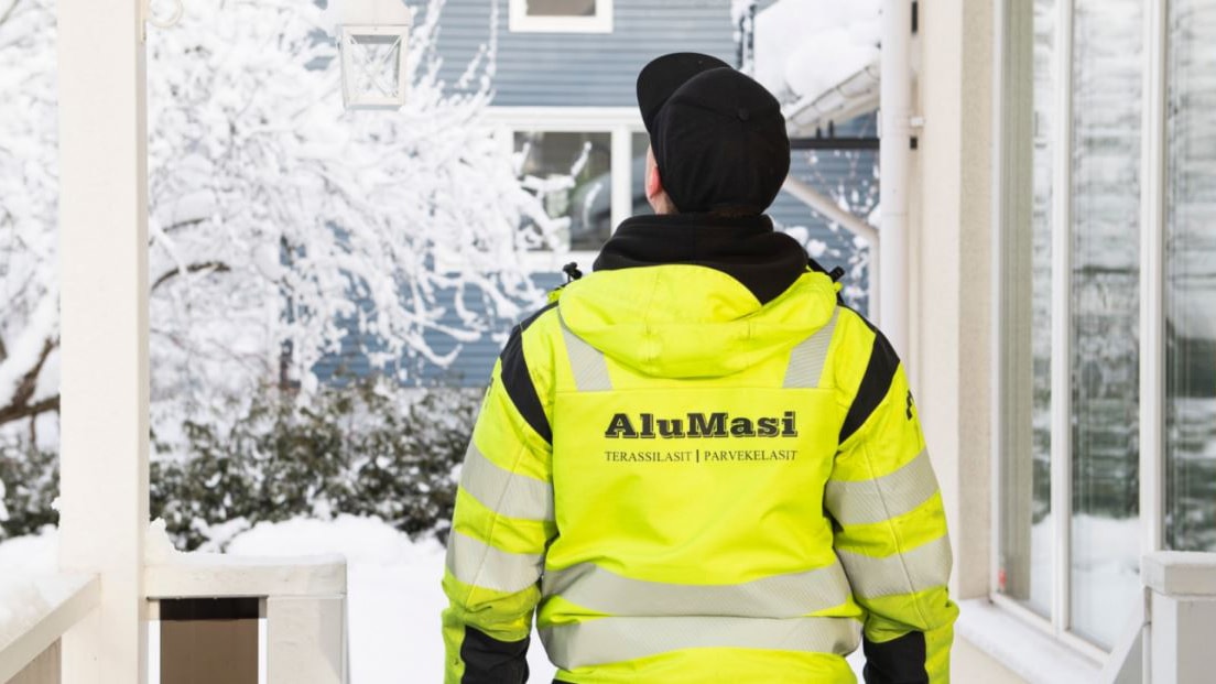 Talvi on hyvä aika toteuttaa terassin lasitushaaveet.jpg