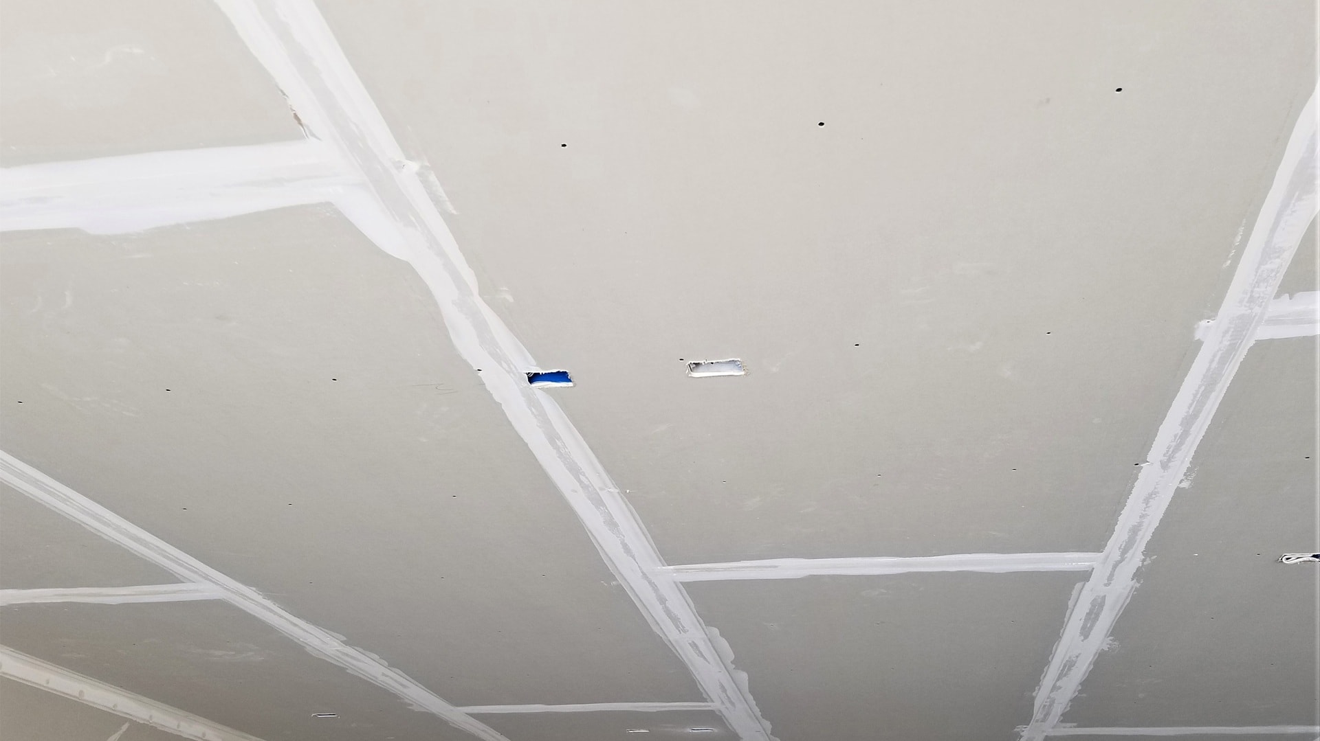 kipsilevyn asentaminen