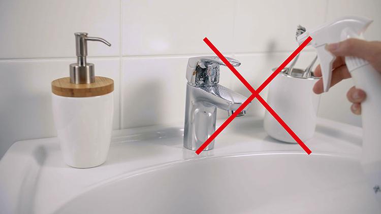 Älä suihkuta pesuainetta suoraan hanaan!